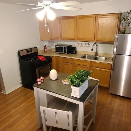 Cozy 1 Bedroom, 1 Min From Irving Park Blue Line, Free Parking Chicago Extérieur photo
