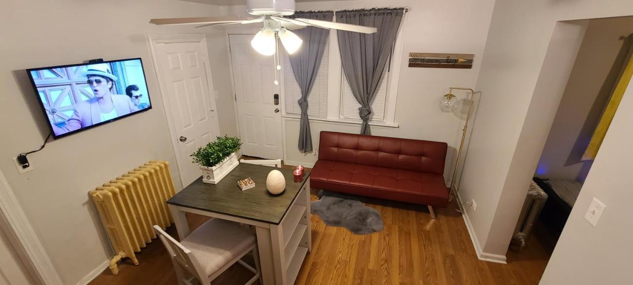 Cozy 1 Bedroom, 1 Min From Irving Park Blue Line, Free Parking Chicago Extérieur photo