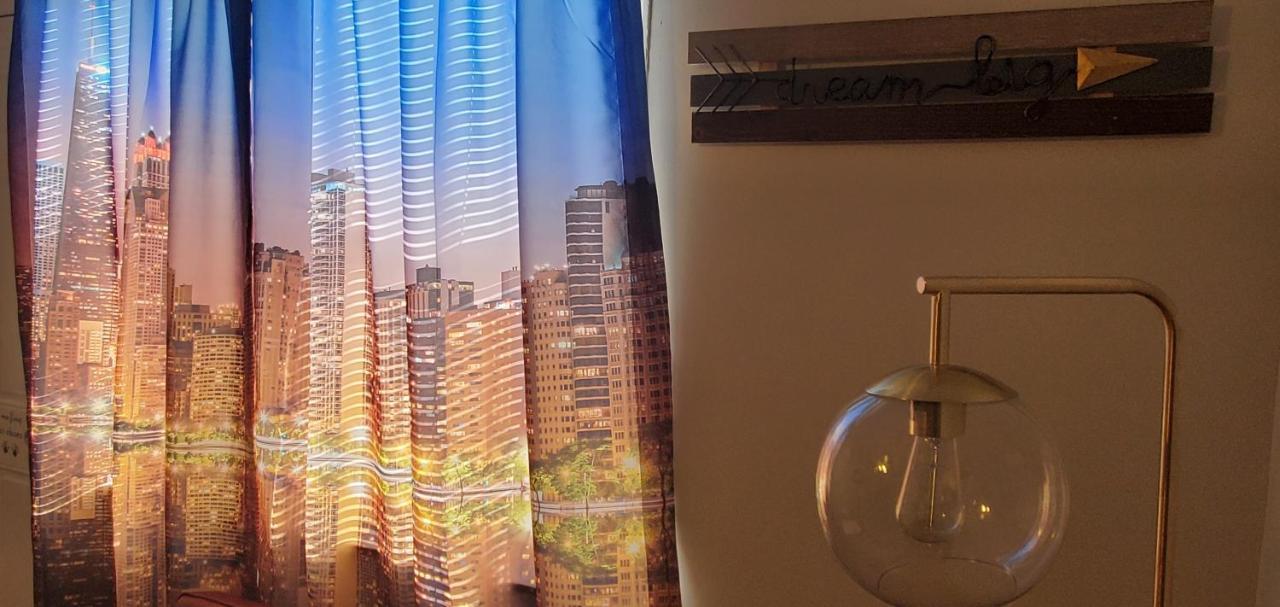 Cozy 1 Bedroom, 1 Min From Irving Park Blue Line, Free Parking Chicago Extérieur photo