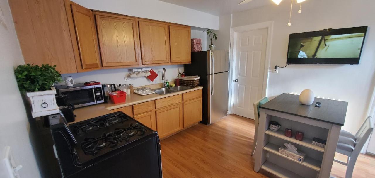Cozy 1 Bedroom, 1 Min From Irving Park Blue Line, Free Parking Chicago Extérieur photo