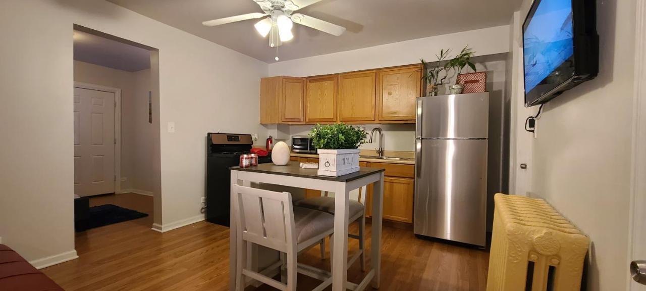 Cozy 1 Bedroom, 1 Min From Irving Park Blue Line, Free Parking Chicago Extérieur photo