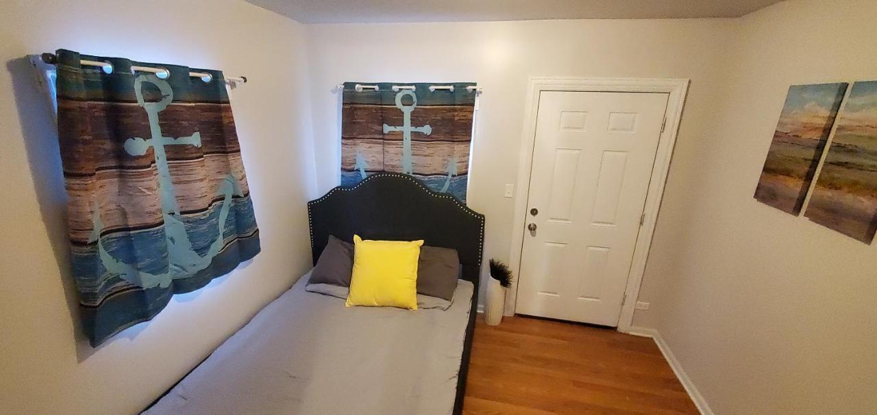 Cozy 1 Bedroom, 1 Min From Irving Park Blue Line, Free Parking Chicago Extérieur photo